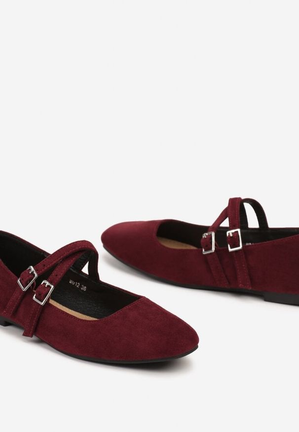 Renee - Bordowe Balerinki o Kwadratowym Nosku z Paskami i Eleganckimi Klamerkami Nailan. Okazja: na randkę. Zapięcie: pasek. Kolor: czerwony. Materiał: jedwab. Wzór: aplikacja. Obcas: na obcasie. Styl: elegancki. Wysokość obcasa: niski
