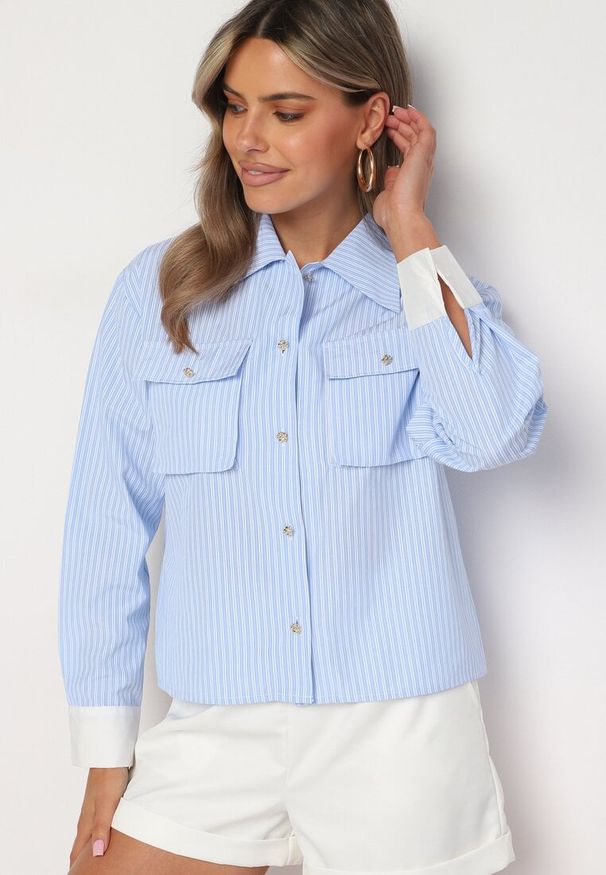 Born2be - Niebieska Klasyczna Koszula w Paski na Guziki z Ozdobnymi Kieszeniami Vironea. Okazja: na co dzień, na spotkanie biznesowe. Kolor: niebieski. Materiał: jeans. Długość rękawa: długi rękaw. Długość: długie. Wzór: paski. Styl: klasyczny