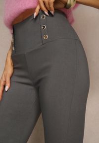 Renee - Szare Legginsy High Waist z Ozdobnymi Guzikami Kolowenia. Okazja: na co dzień. Stan: podwyższony. Kolor: szary. Styl: elegancki, casual #4