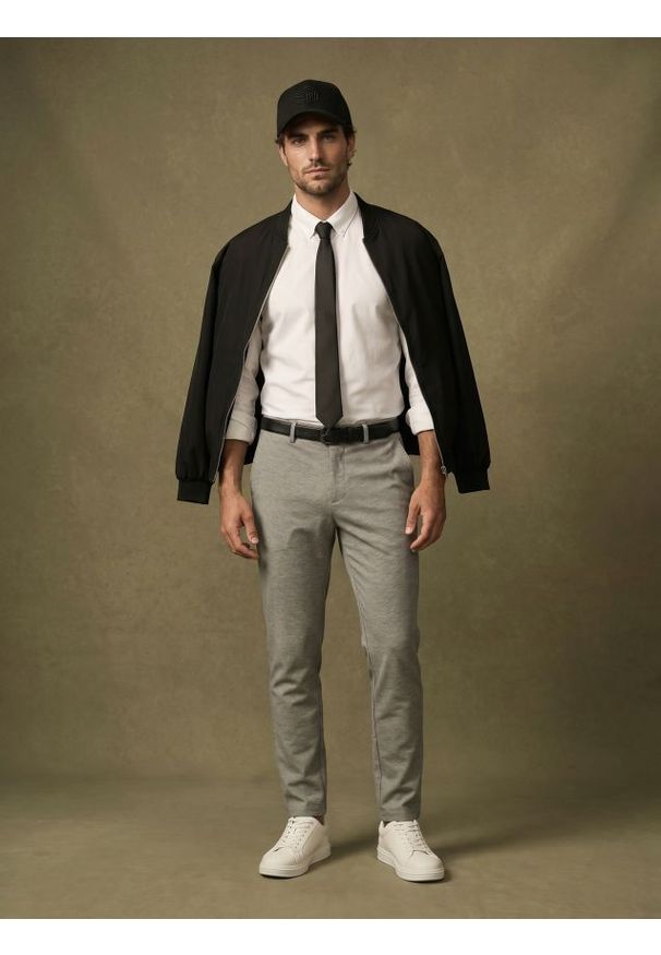 Sinsay - Spodnie slim fit z domieszką wiskozy - szary. Kolor: szary. Materiał: wiskoza