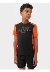 4f - Koszulka sportowa szybkoschnąca chłopięca - czarna. Kolor: czarny. Materiał: skóra. Wzór: napisy #1