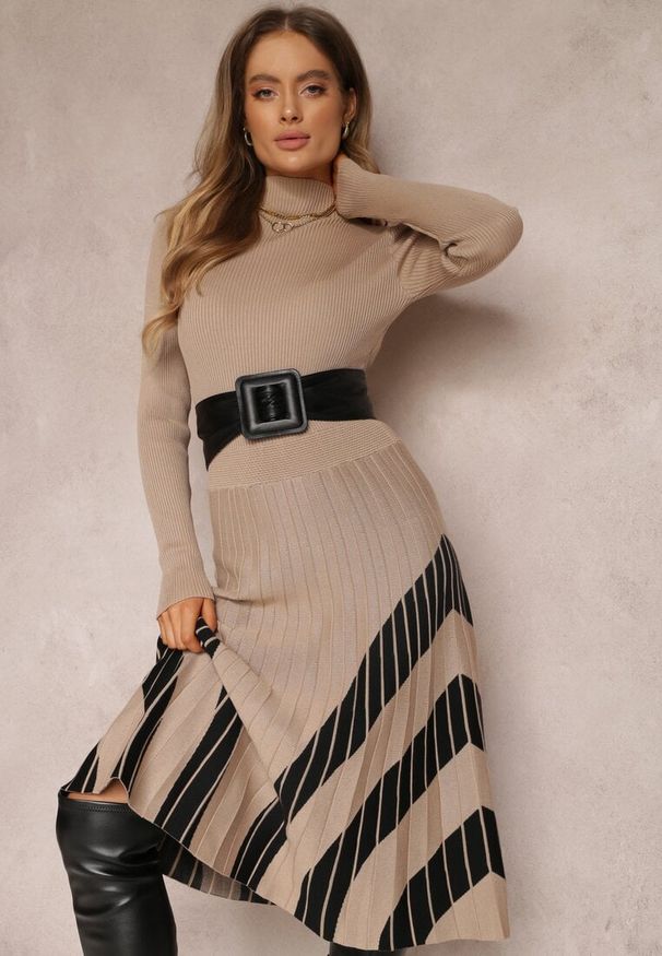 Renee - Beżowa Sukienka z Wiskozy z Plisowanym Dołem Dikire. Kolor: beżowy. Materiał: wiskoza