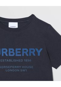 BURBERRY CHILDREN - Granatowa koszulka z nadrukiem i logo 6-14 lat. Kolor: niebieski. Materiał: bawełna. Długość rękawa: krótki rękaw. Wzór: nadruk. Sezon: lato #4