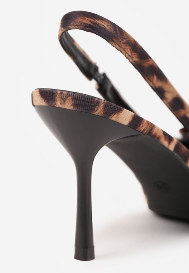 Born2be - Panterkowe Sandały Szpilki Vices z Odkrytą Piętą i Ozdobną Kokardą Valozi. Okazja: na co dzień. Zapięcie: sprzączka. Materiał: lakier. Obcas: na szpilce. Styl: casual, elegancki, klasyczny. Wysokość obcasa: średni