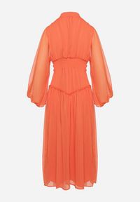 Born2be - Pomarańczowa Długa Sukienka Koktajlowa w Stylu Retro z Plisami i Stójką Leowia. Typ kołnierza: kołnierzyk stójkowy. Kolor: pomarańczowy. Styl: wizytowy, retro. Długość: maxi #5