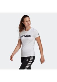 Koszulka z krótkim rękawem damska Adidas Gym & Pilates. Kolor: biały, wielokolorowy, czarny. Materiał: bawełna. Długość rękawa: krótki rękaw. Długość: krótkie. Sport: joga i pilates, fitness #1