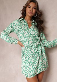 Renee - Zielona Sukienka Kopertowa z Wiązaniem i Wzorzystym Printem Mildsmith. Kolor: zielony. Materiał: materiał. Wzór: nadruk. Typ sukienki: kopertowe #1