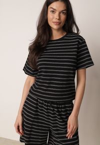 Born2be - Czarny Bawełniany T-shirt w Poziome Paski Rive. Okazja: do pracy, na co dzień. Kolor: czarny. Materiał: bawełna. Długość: krótkie. Wzór: paski. Styl: klasyczny, casual #1