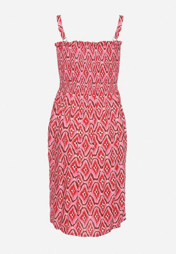 Born2be - Różowa Rozkloszowana Sukienka z Wiskozy z Regulowanymi Ramiączkami i Marszczoną Górą Jovemia. Okazja: na co dzień, na plażę, na spacer. Kolor: różowy. Materiał: wiskoza. Długość rękawa: na ramiączkach. Sezon: lato. Typ sukienki: proste. Styl: wakacyjny, casual, klasyczny