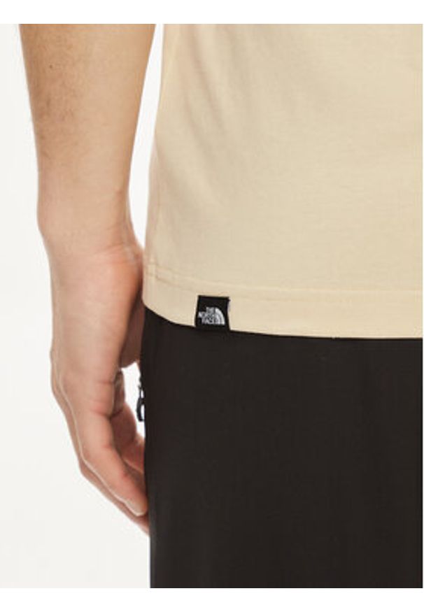 The North Face T-Shirt Simple Dome NF0A87NG Beżowy Regular Fit. Kolor: beżowy. Materiał: syntetyk, bawełna