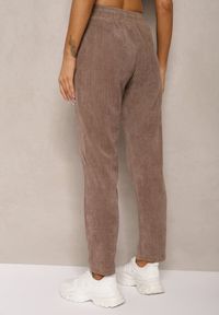 Renee - Brązowe Spodnie Sztruksowe High Waist z Dodatkiem Bawełny i Gumką w Talii Jedela. Stan: podwyższony. Kolor: brązowy. Materiał: bawełna, sztruks #3