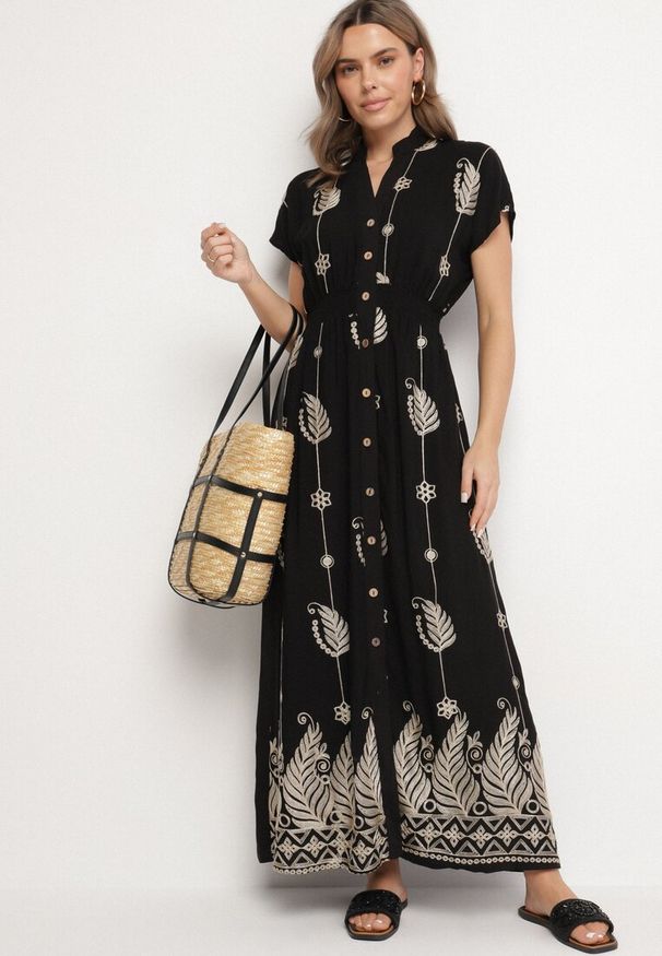 Born2be - Czarna Koszulowa Sukienka z Bawełną Ozdobiona Metaliczną Nicią Tirlio. Okazja: na spacer, na co dzień. Kolor: czarny. Materiał: bawełna. Wzór: aplikacja. Typ sukienki: koszulowe. Styl: casual, elegancki, klasyczny