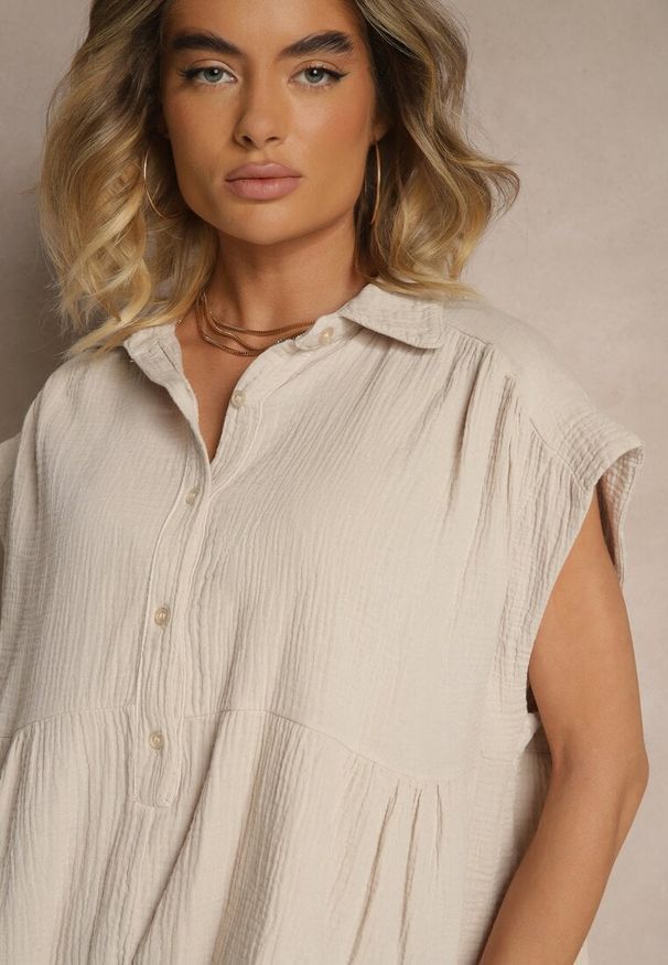 Renee - Beżowa Koszula z Falbanką Novialene. Okazja: na imprezę, na co dzień. Kolor: beżowy. Materiał: jeans. Długość rękawa: krótki rękaw. Długość: krótkie. Sezon: lato. Styl: klasyczny, casual