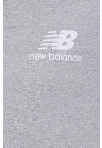 New Balance sukienka WD21502AG kolor szary mini prosta. Okazja: na co dzień. Kolor: szary. Materiał: bawełna, dzianina. Długość rękawa: krótki rękaw. Wzór: gładki. Typ sukienki: proste. Styl: casual. Długość: mini