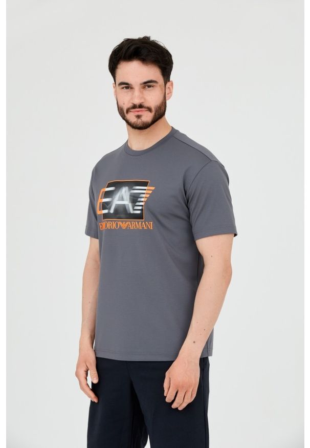 EA7 Emporio Armani - EA7 Męski szary t-shirt z holograficznym logo, Rozmiar XL. Kolor: szary
