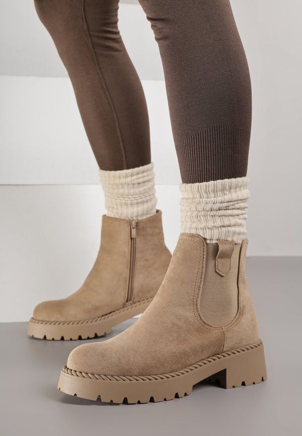 Renee - Beżowe Botki Sztyblety z Elastyczną Wstawką Ralia. Nosek buta: okrągły. Zapięcie: zamek. Kolor: beżowy. Materiał: jeans, materiał. Szerokość cholewki: normalna. Wzór: aplikacja, jednolity, gładki. Styl: klasyczny