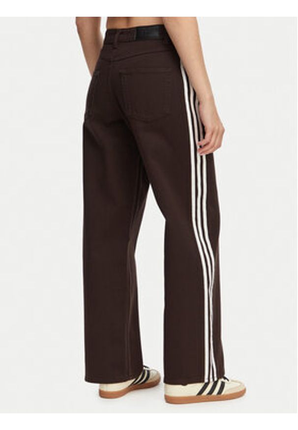 Adidas - adidas Jeansy Firebird KD2934 Brązowy Loose Fit. Kolor: brązowy