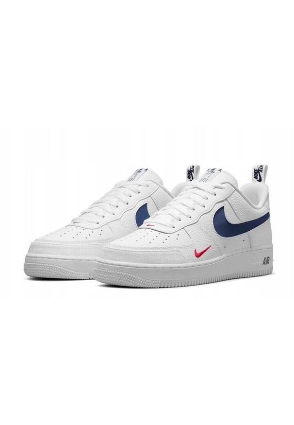 Buty Sportowe Męskie Nike Air Force 1 na co dzień. Okazja: na co dzień. Zapięcie: sznurówki. Kolor: biały. Materiał: materiał, syntetyk. Szerokość cholewki: normalna. Model: Nike Air Force. Sport: turystyka piesza