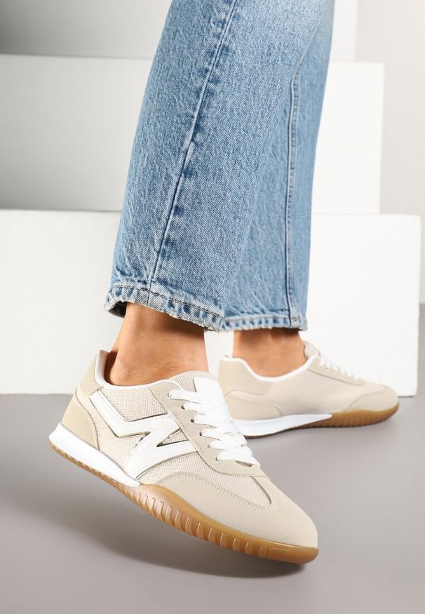 Renee - Beżowe Sneakersy Klasyczne Tenisówki Istia. Okazja: na co dzień. Kolor: beżowy. Materiał: jeans. Wzór: aplikacja. Obcas: na obcasie. Wysokość obcasa: niski