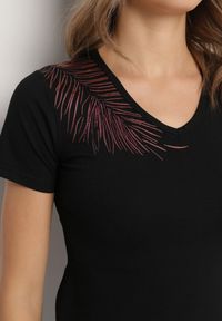 Born2be - Czarny Bawełniany T-shirt z Dekoltem w Serek z Cyrkoniową Aplikacją Nirivale. Okazja: na co dzień. Typ kołnierza: dekolt w serek. Kolor: czarny. Materiał: bawełna. Wzór: aplikacja. Styl: elegancki, casual #7