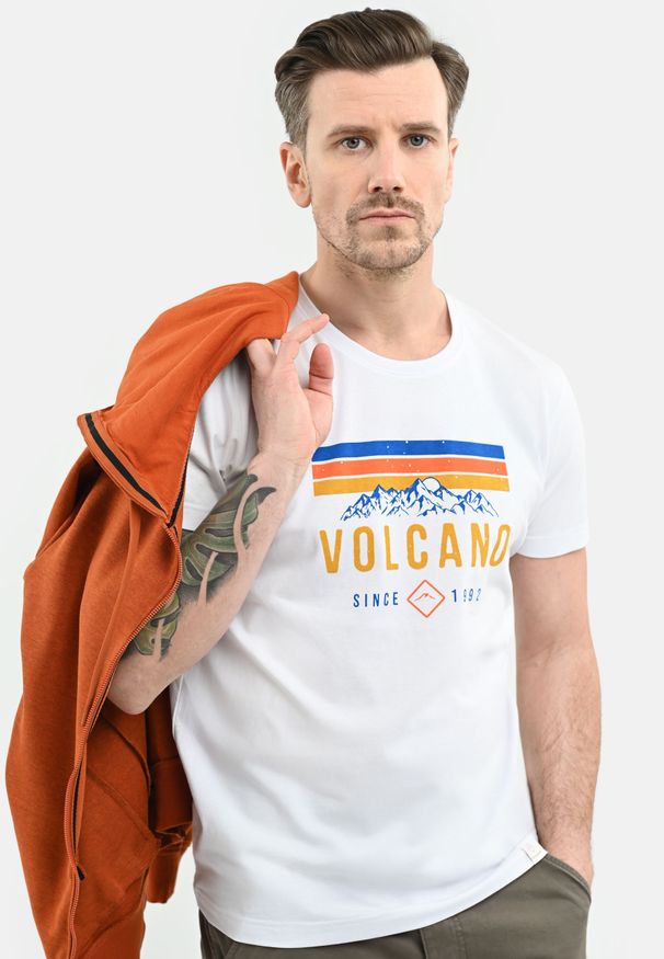 Volcano - T-shirt z printem T-ADVE. Kolekcja: plus size. Kolor: biały. Materiał: materiał, skóra, bawełna. Długość rękawa: krótki rękaw. Długość: krótkie. Wzór: nadruk. Styl: elegancki, klasyczny