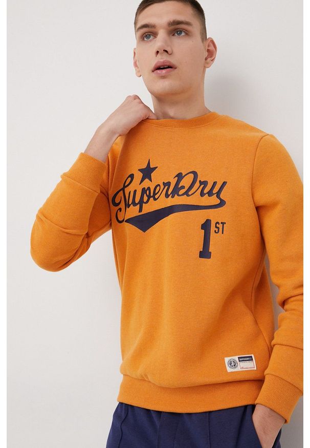 Superdry bluza męska kolor żółty z nadrukiem. Kolor: żółty. Materiał: dzianina. Wzór: nadruk