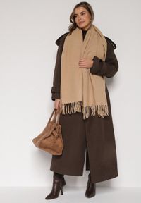Born2be - Ciemnobeżowy Klasyczny Szalik Zdobiony Frędzlami Vetilana. Okazja: do pracy. Kolor: beżowy. Materiał: jeans. Wzór: aplikacja. Styl: klasyczny #4