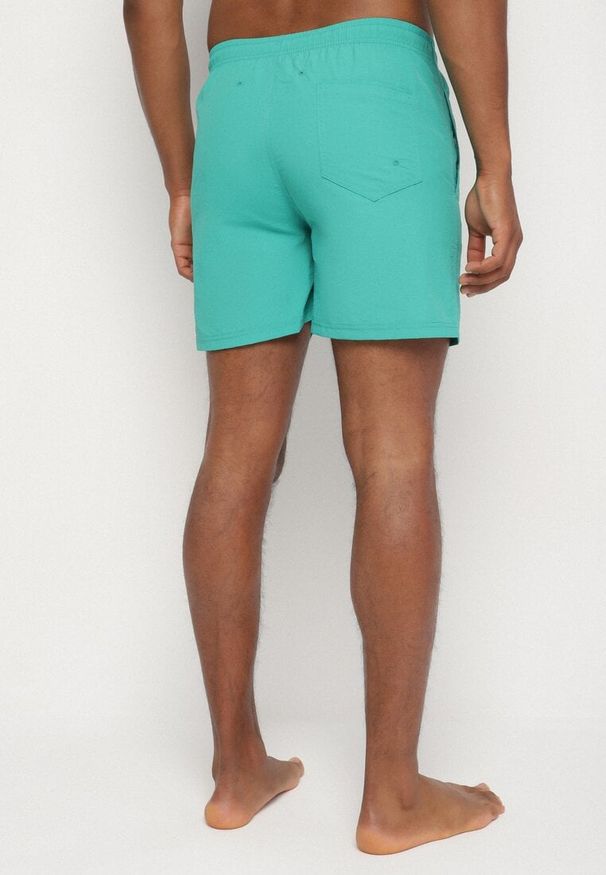 Born2be - Zielone Klasyczne Kąpielówki Szorty z Wiązaniem i Kieszeniami Foleona. Kolor: zielony. Materiał: len