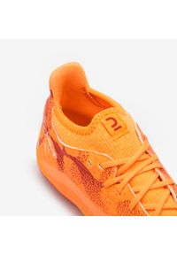 KIPSTA - Buty do piłki nożnej dla dzieci Kipsta Viralto III MG/AG Mango sznurowane. Materiał: mesh, syntetyk. Szerokość cholewki: normalna. Sport: piłka nożna