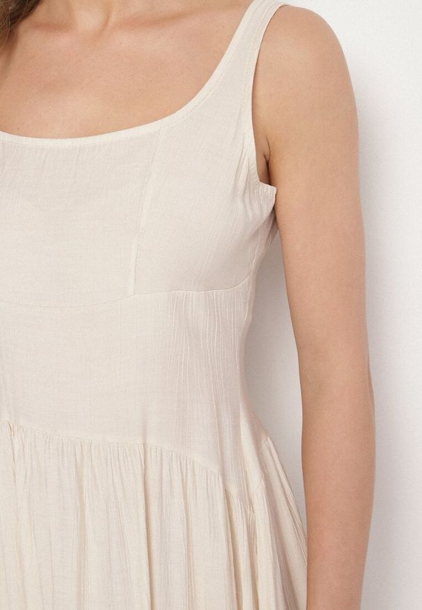 Born2be - Beżowa Wiskozowa Sukienka o Rozkloszowanym Kroju Milareina. Okazja: na co dzień. Kolor: beżowy. Materiał: wiskoza. Długość rękawa: długi rękaw. Wzór: aplikacja. Typ sukienki: rozkloszowane. Styl: casual, elegancki