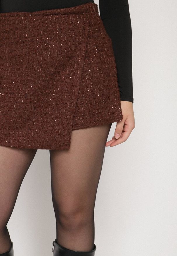 Born2be - Brązowe Spódnico-Szorty z Wełną i Cekinami Fedara. Okazja: na co dzień. Kolor: brązowy. Materiał: wełna. Styl: casual, klasyczny