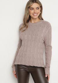 Born2be - Ciemnobeżowy Sweter z Wiskozą i Ozdobnym Splotem Savria. Okazja: na co dzień. Kolor: beżowy. Materiał: wiskoza. Wzór: ze splotem. Styl: klasyczny, casual #3