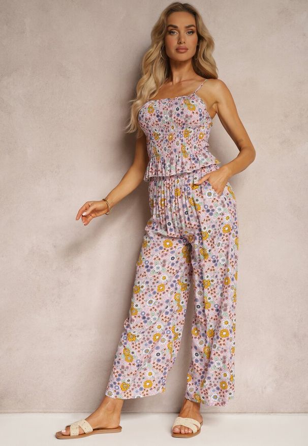 Renee - Różowy Komplet z Bawełny Marszczony Top na Ramiączkach Szerokie Spodnie z Gumką w Talii Elary. Kolor: różowy. Materiał: bawełna