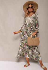 Renee - Beżowo-Granatowa Sukienka Boho z Wiskozy Ozdobiona Ażurową Koronką i Chwostami Giorna. Kolor: beżowy. Materiał: koronka, wiskoza. Wzór: aplikacja, ażurowy, koronka. Sezon: lato. Styl: boho