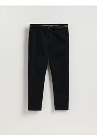 Reserved - Spodnie chino slim z paskiem - czarny. Kolor: czarny. Materiał: tkanina, bawełna #1