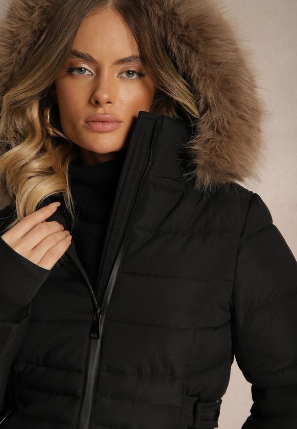 Renee - Czarno-Brązowa Pikowana Kurtka z Podszewką z Polarem i Kapturem z Futrzanym Obszyciem Eventina. Okazja: na co dzień. Kolor: czarny. Materiał: polar, futro. Styl: casual, elegancki
