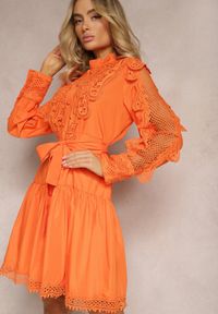 Renee - Pomarańczowa Sukienka Laodilea. Kolor: pomarańczowy. Materiał: koronka, materiał. Wzór: koronka. Styl: klasyczny. Długość: mini