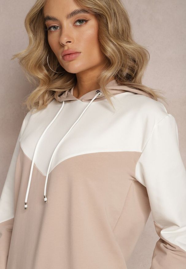 Renee - Beżowa Bawełniana Bluza z Geometrycznym Kolorowym Przeszyciem i Kapturem Vifia. Typ kołnierza: kaptur. Kolor: beżowy. Materiał: bawełna. Wzór: geometria, kolorowy