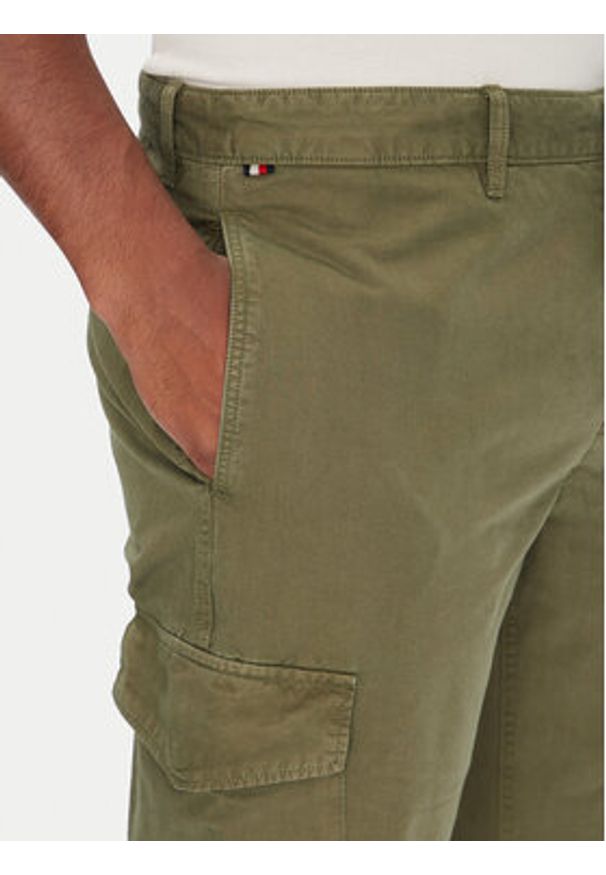TOMMY HILFIGER - Tommy Hilfiger Spodnie materiałowe Denton MW0MW39695 Zielony Straight Fit. Kolor: zielony. Materiał: bawełna