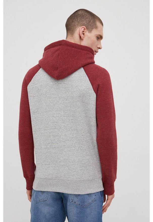 Superdry bluza męska kolor szary z kapturem wzorzysta. Okazja: na co dzień. Typ kołnierza: kaptur. Kolor: szary. Materiał: bawełna. Długość rękawa: raglanowy rękaw. Wzór: aplikacja. Styl: casual