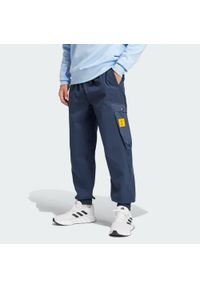Adidas - Spodnie Real Madrid Seasonal Cargo. Kolor: niebieski. Materiał: materiał. Sport: piłka nożna