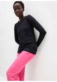 bonprix - Długi T-shirt sportowy, szybkoschnący. Kolor: czarny. Materiał: materiał. Długość: długie. Styl: sportowy #3