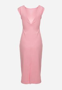 Born2be - Różowa Taliowana Sukienka Bez Rękawów z Ozdobnym Marszczeniem Lunala. Okazja: na co dzień. Kolor: różowy. Materiał: skóra. Długość rękawa: bez rękawów. Styl: casual #2