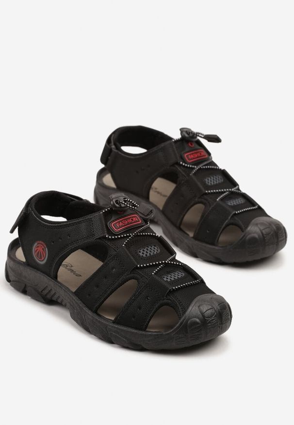 Born2be - Czarne Sandały w Sportowym Stylu z Zakrytym Noskiem Iffomira. Zapięcie: rzepy. Kolor: czarny. Styl: sportowy