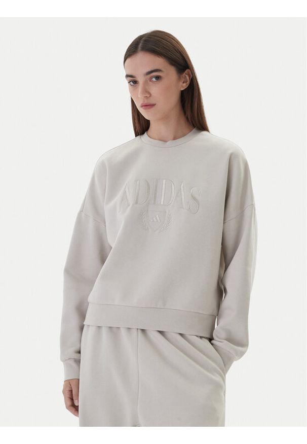 Adidas - adidas Bluza Cozy Holiday Graphic KA9950 Beżowy Loose Fit. Kolor: beżowy. Materiał: bawełna