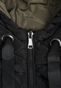 Born2be - Czarna Pikowana Kamizelka Dwustronna z Kapturem i Troczkami Nevetiani. Typ kołnierza: kaptur. Kolor: czarny. Materiał: jeans. Styl: elegancki #7