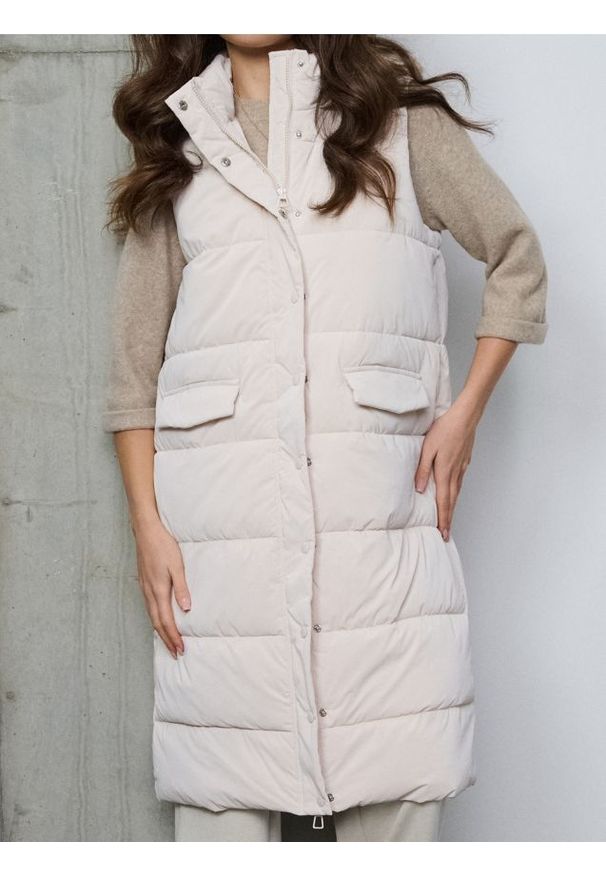 Sinsay - Pikowana kamizelka puffer z odpinanym kapturem - kremowy. Kolor: kremowy