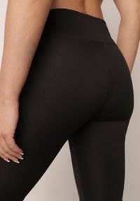 Born2be - Czarne Legginsy w Stylu Basic z Wyszczuplającym Pasem Samertes. Okazja: do pracy, na co dzień, na spacer. Stan: podwyższony. Kolor: czarny. Długość: krótkie. Styl: casual #6