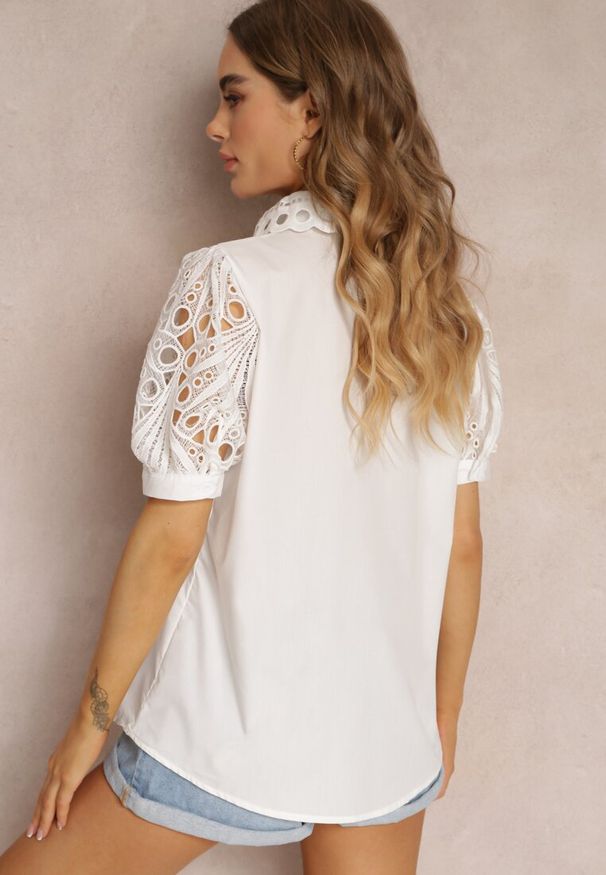 Renee - Biała Koszula z Ozdobnym Kołnierzem i Rękawami z Koronkowymi Wstawkami Brixta. Kolor: biały. Materiał: koronka. Styl: elegancki