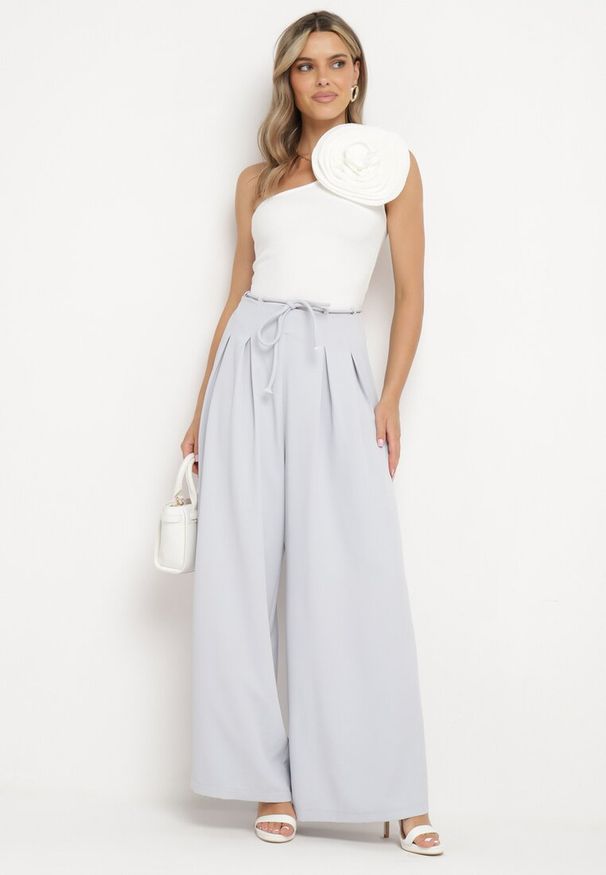 Born2be - Jasnoniebieskie Spodnie z Wysokim Stanem i Szerokimi Nogawkami Wiązane w Pasie Vikonni. Okazja: na co dzień, do pracy, na spotkanie biznesowe. Stan: podwyższony. Kolor: niebieski. Styl: klasyczny, casual, biznesowy, elegancki